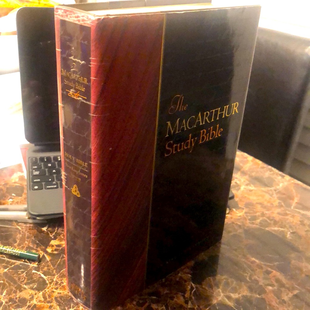 The Macarthur Study Bible ~ New King James Version (NKJV 1997